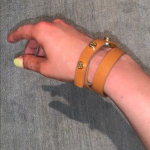 TORY BURCH DOUBLE-WRAP LOGO STUD BRACELET